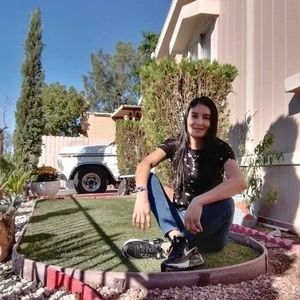 Meet your Posher, Eva